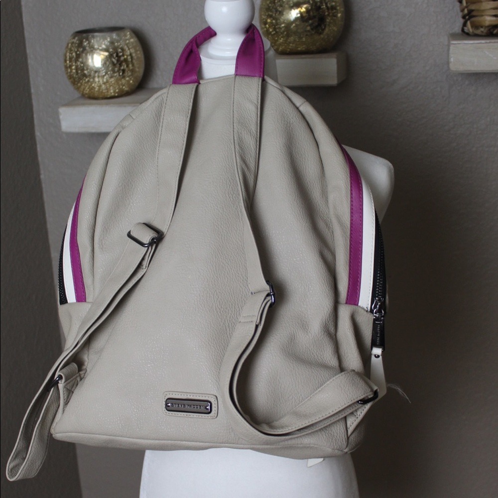 backpack - Picture 2 of 5